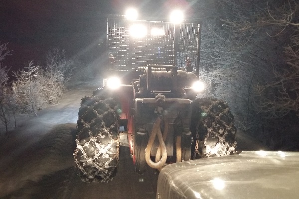 Off road Trucking tow tractor