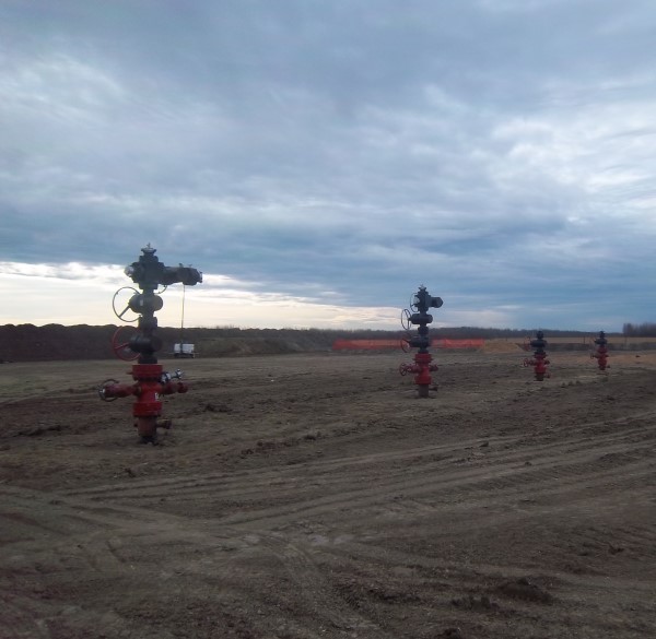 Superfracking. Multiple drilled wells on the same location