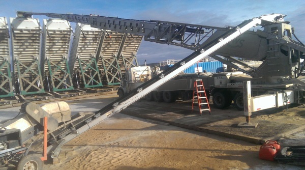 Telebelting Frac Sand. An extended TB-130 Telebelt unloading sand into vessels on a frac location in northern BC.