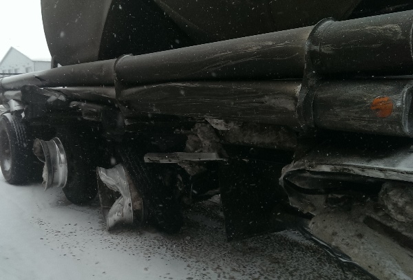 Oilfield Accidents. Sand can recovery from a roll over on Alaskan hwy.