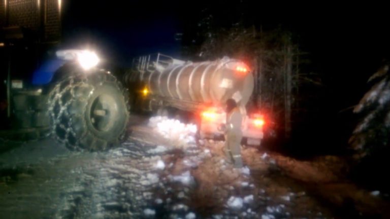 Truck driving videos. Pulling a tanker out of the ditch