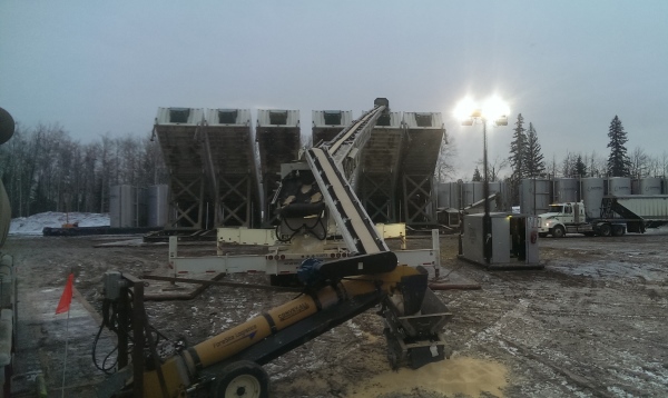 Telebelting Photos. Telebelt loading sand vessels